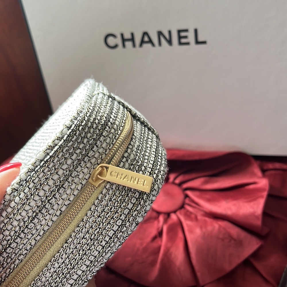 Authentic Chanel pouch - Picture 3 of 5